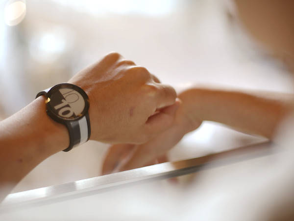 Sony Introduces The Upgraded Fes Watch U E Ink Smartwatch With Customisable Watch Faces And Bands 91mobiles Com Sony Introduces The Upgraded Fes Watch U E Ink Smartwatch With Customisable Watch Faces And Bands 91mobiles Com