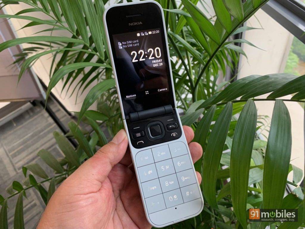 Nokia 2720 Flip first look at the nostalgiainducing clamshell phone