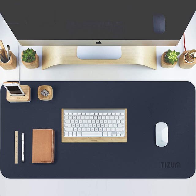 10. Extended mouse pad : desk mat
