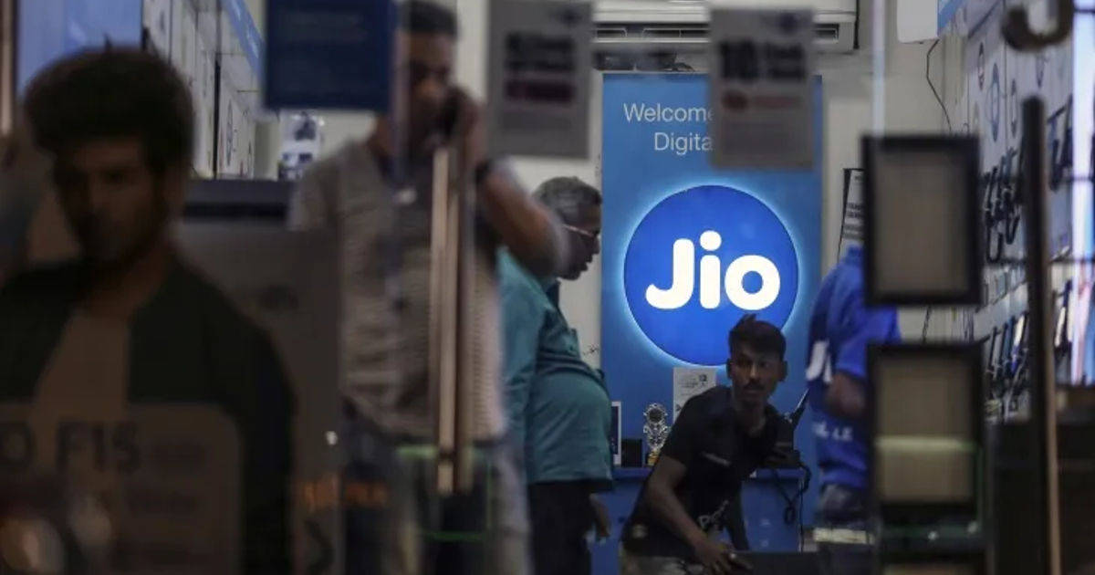 Jio network down in Mumbai, no and call service for some users