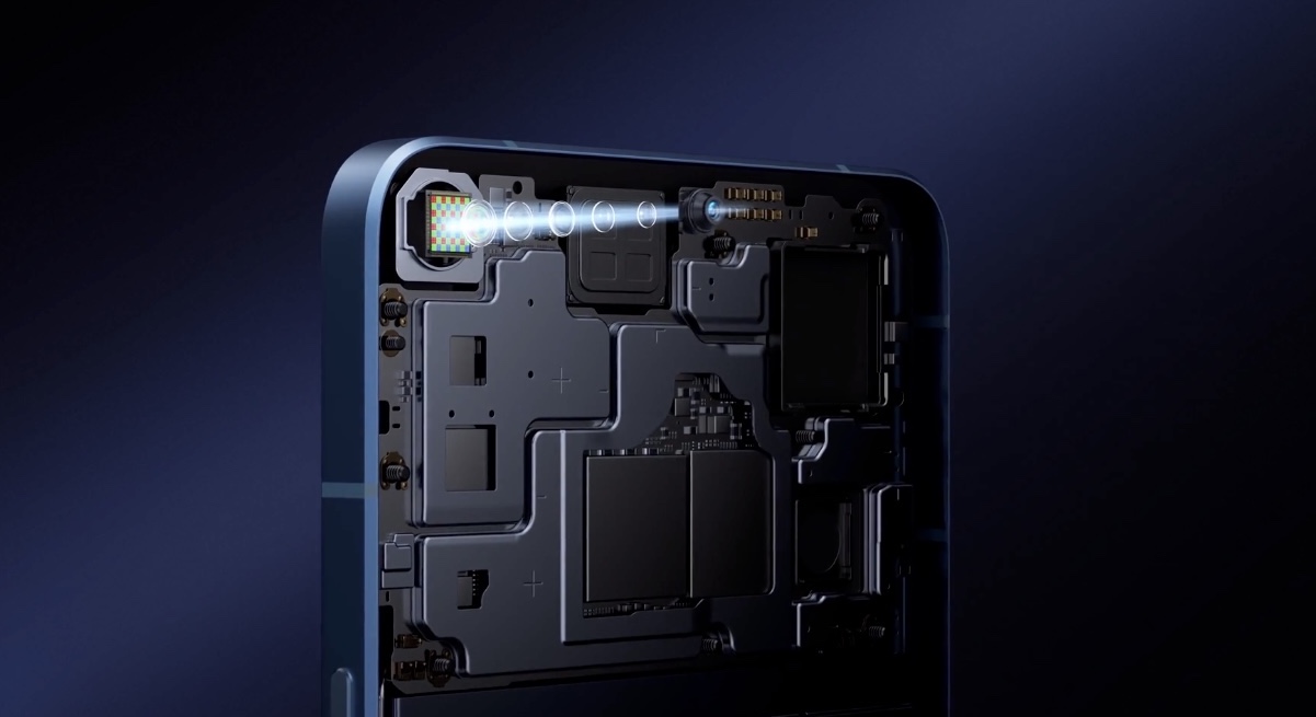 OPPO Reno7 Pro front camera