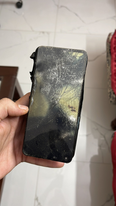 Otra explosión de OnePlus Nord 2, el teléfono inteligente explotó en la mano del usuario durante la llamada