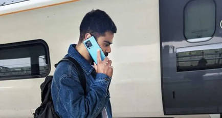 Vivo V25 Pro first look teased by Virat Kohli, could launch in India on August 18th