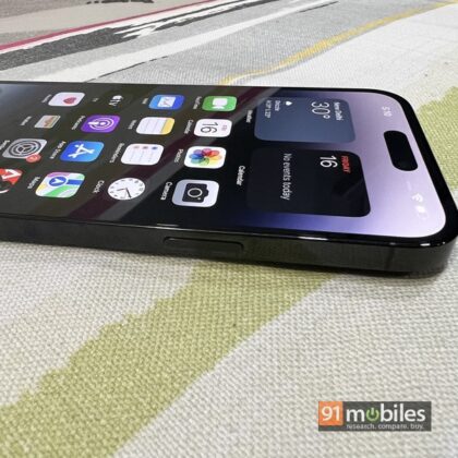 Do the iPhone 14 India variants have eSIM and satellite connectivity?