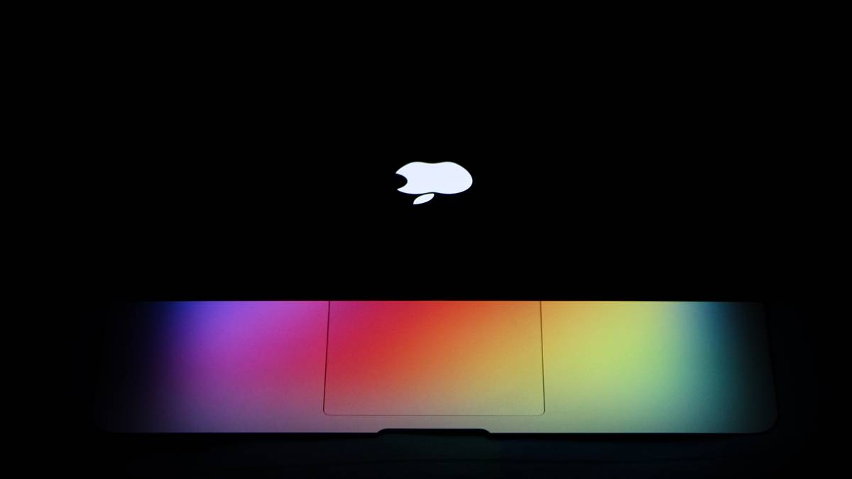 Why illuminating Apple logo disappeared from MacBook