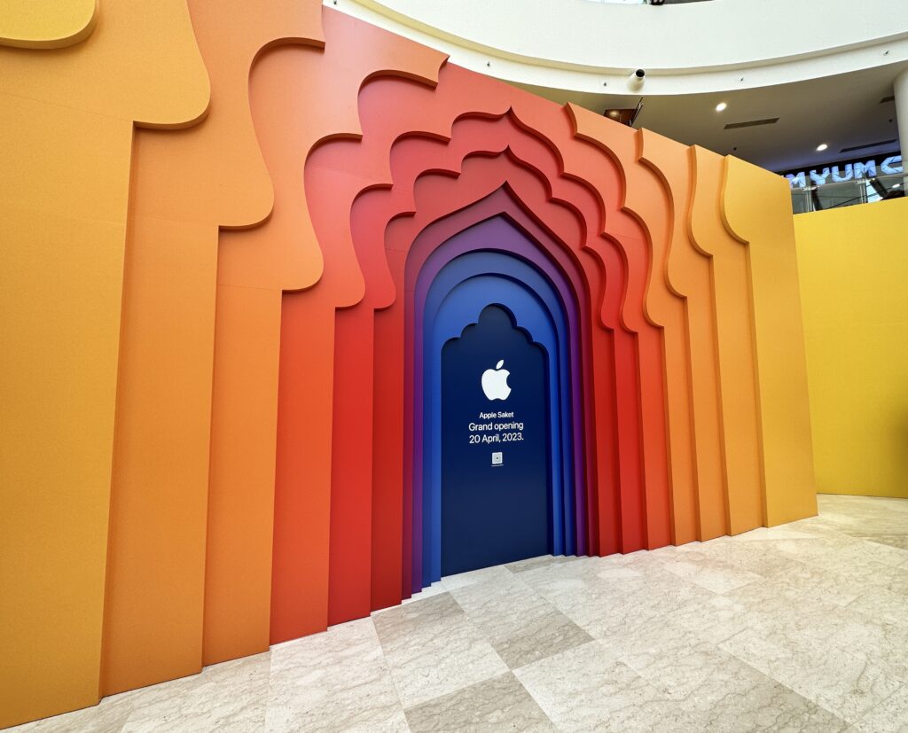 Apple Saket Delhi