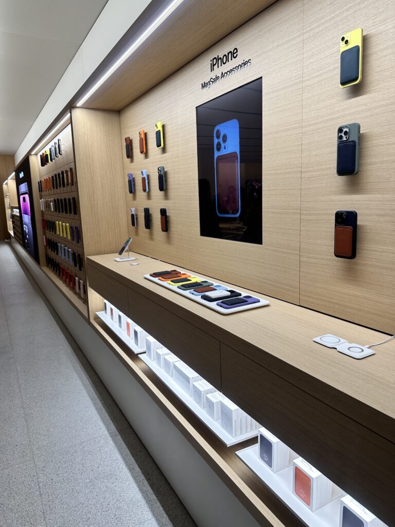 Apple Saket Genius Bar