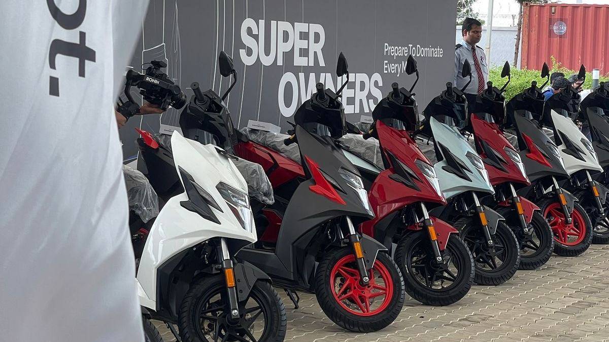 Simple One electric scooter deliveries begin 1.5 years after the