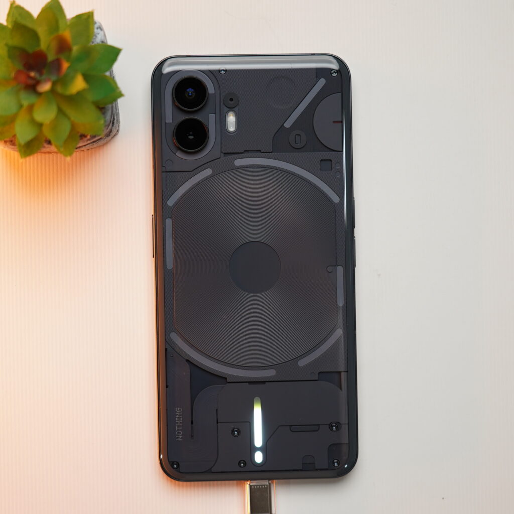 Nothing Phone 2 charge indicator