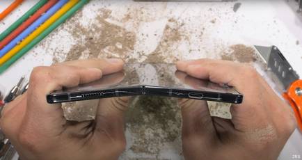 Samsung Galaxy Z Fold 5 leaves completely unscathed in bend test video