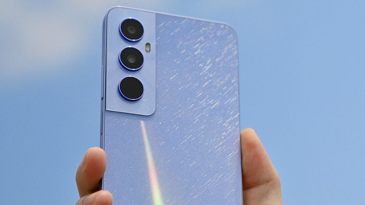 जानिए Realme के लेटेस्ट स्मार्टफोन Realme C65 के शानदार फीचर्स, शानदार फीचर्स के साथ बेहद सस्ते में मिलेगा स्मार्टफोन
Know the great features of Realme's latest smartphone Realme C65, the smartphone will be available at a very cheap price with great features.Realme C65 has great features like 6.67 inch display, dual rear camera setup and 5000mAh battery.