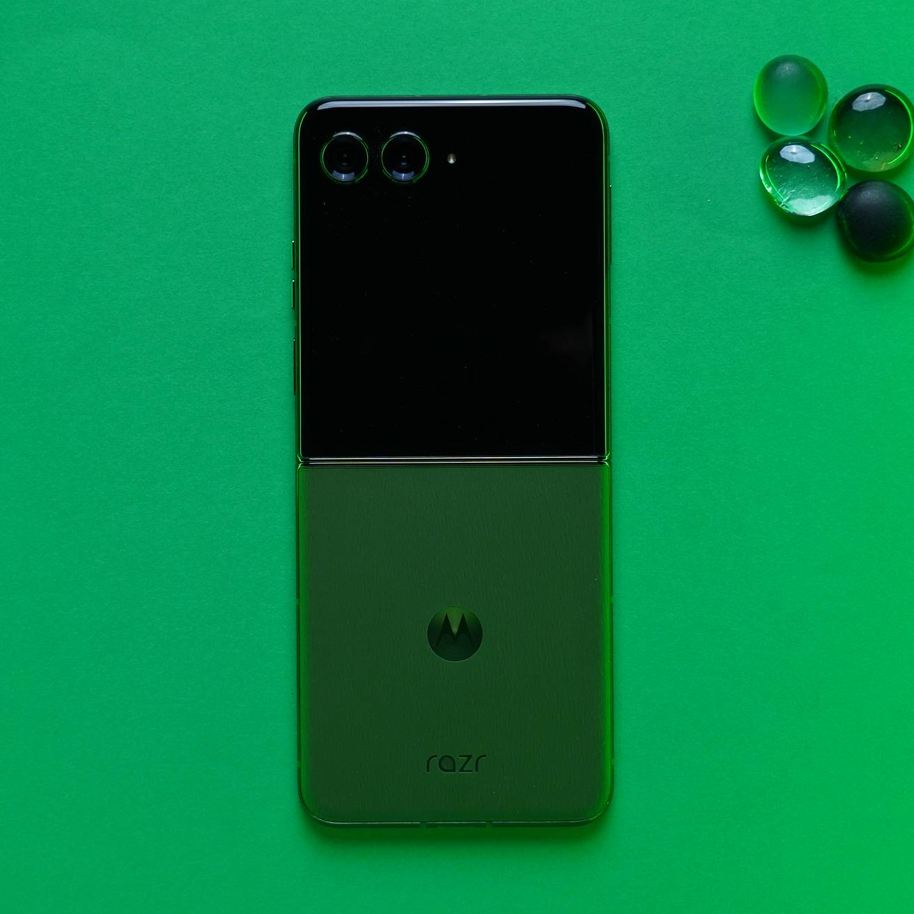 motorola-razr-50-ultra-design-1