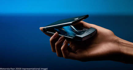 Motorola folding phone patent suggests hinge adjustment based on the users movement