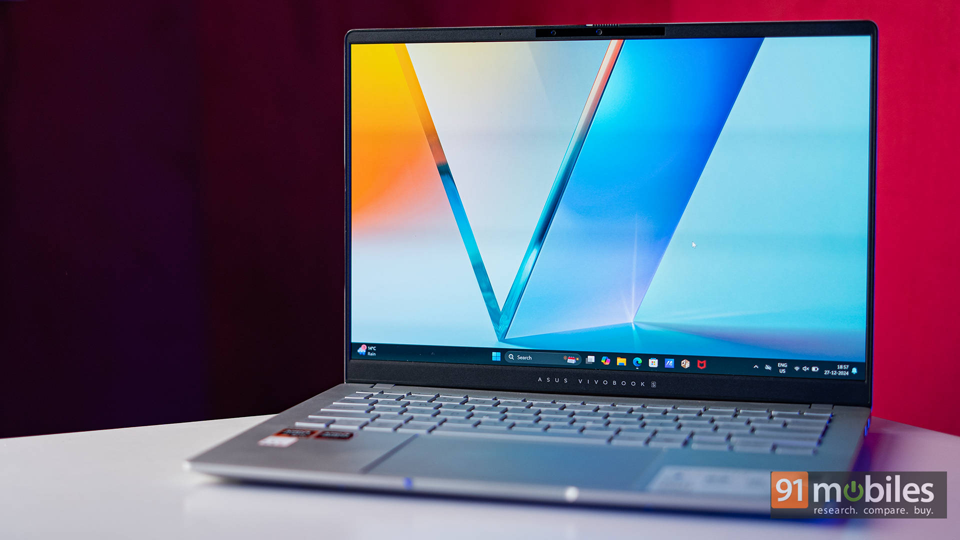 ASUS Vivobook S 14 OLED पुनरावलोकन: AMD HX 370 प्रोसेसर आश्चर्यकारक कामगिरी करतो 2 डिस्प्ले 2 ASUS Vivobook S 14 OLED AMD Ryzen पुनरावलोकन