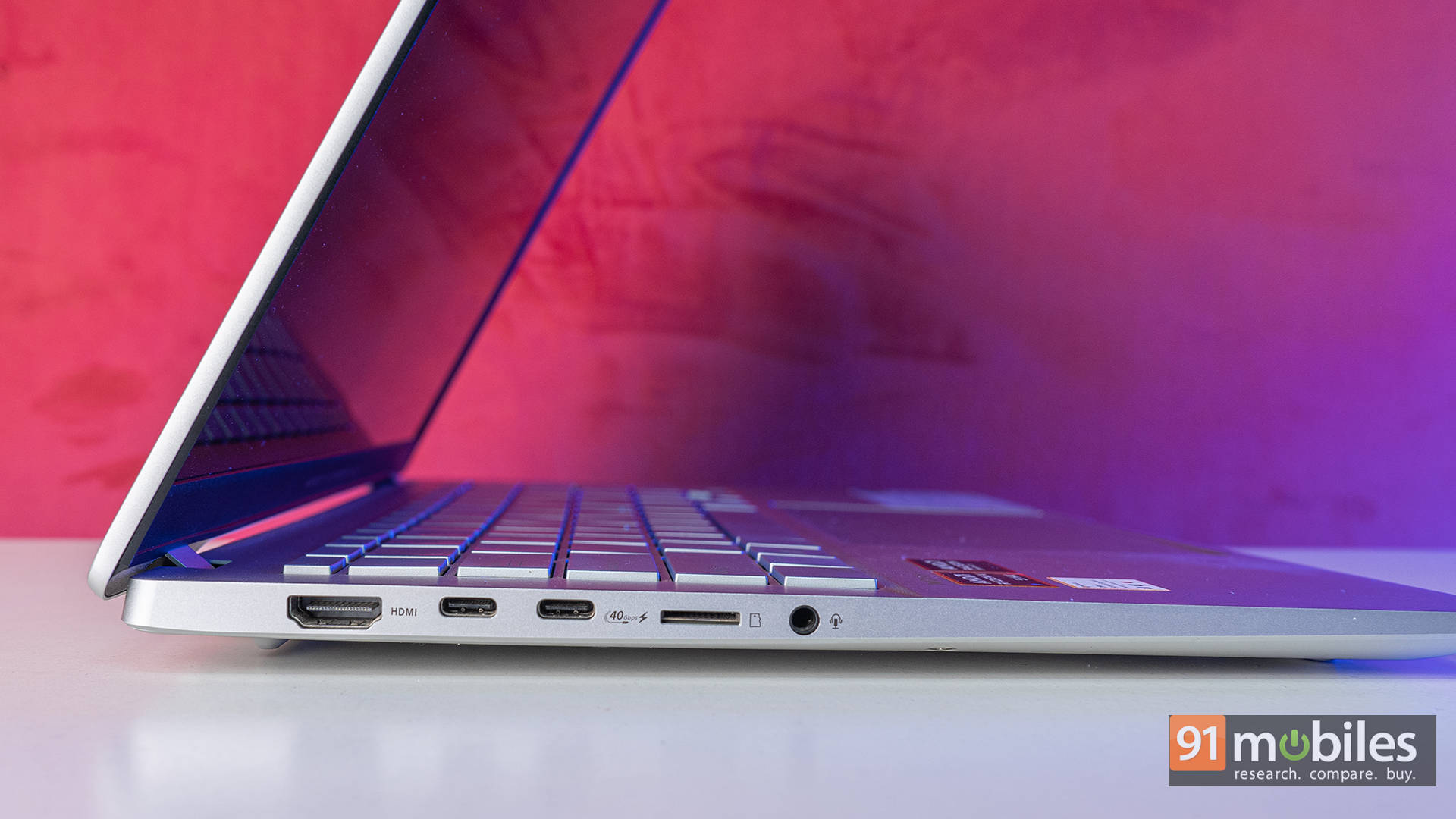 ASUS Vivobook S 14 OLED पुनरावलोकन: AMD HX 370 प्रोसेसर आश्चर्यकारक कामगिरी करतो 4 डावी बाजू IO पोर्ट्स कनेक्टिव्हिटी ASUS Vivobook S 14 OLED AMD Ryzen पुनरावलोकन