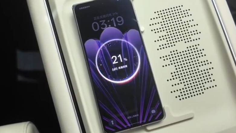 OPPO Find N5 50W वायरलेस चार्जिंग 1 सह येण्याची पुष्टी झाली आहे OPPO शोधा N5