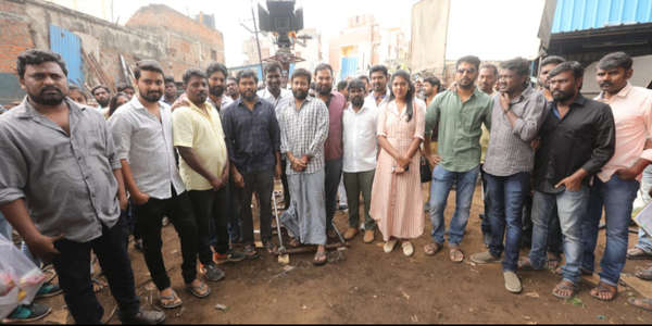 Irandaam Ulagaporin Kadaisi Kundu - Backdrop