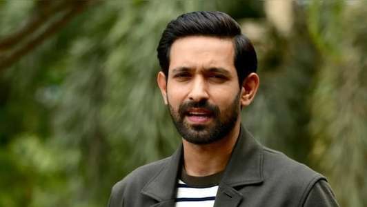 Talaakhon Mein Ek - Backdrops