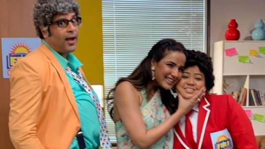 Funhit Mein Jaari - Backdrop