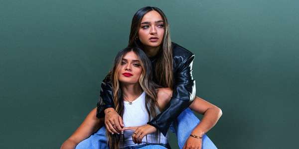 Calle y Poché: No Labels - Backdrop