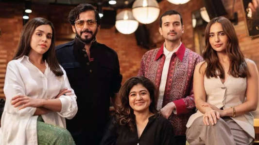 Maamla Legal Hai - Backdrops