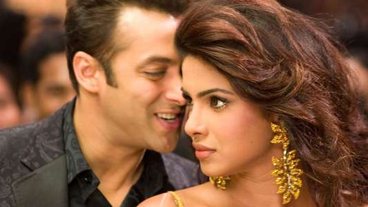 Salaam-e-Ishq - Backdrop