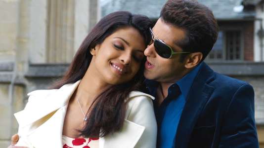 Salaam-e-Ishq - Backdrop