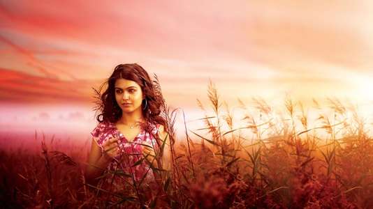 Maalai Pozhudhin Mayakathilaey - Backdrop
