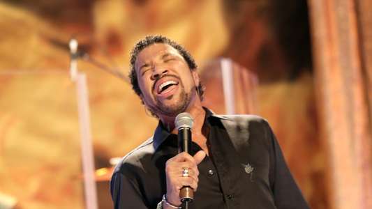 Lionel Richie: Symphonica in Rosso - Backdrop