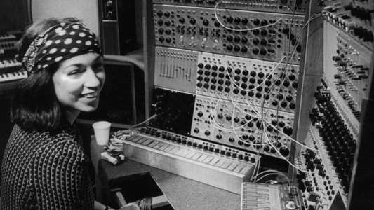 Synth Britannia - Backdrop