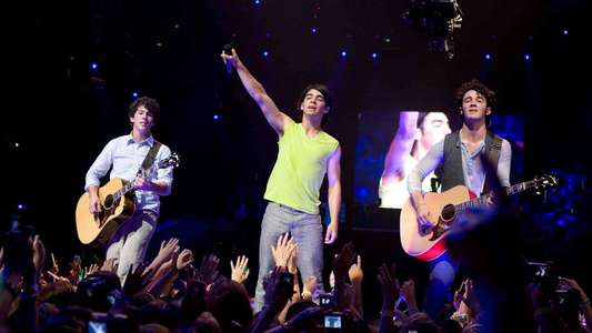 Jonas Brothers: The Concert Experience - Backdrop