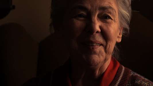 Mamma Gógó - Backdrop