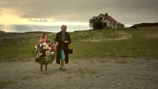 Mamma Gógó - Backdrop