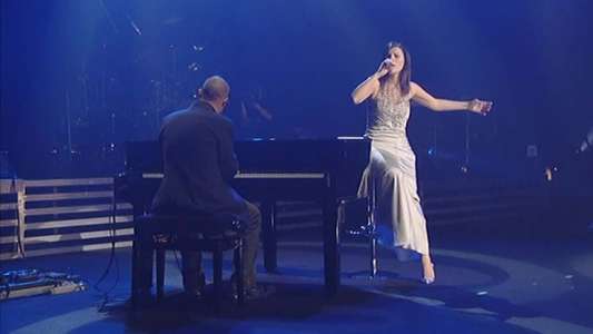 Laura Pausini: Live In Paris - Backdrop