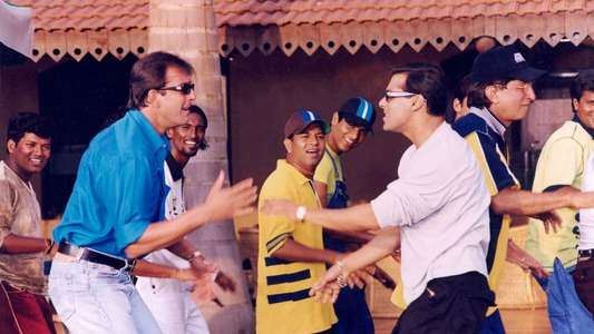 Chal Mere Bhai - Backdrops