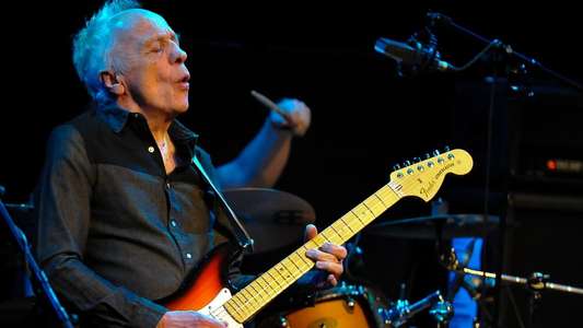 Robin Trower : Living Out Of Time - Backdrop