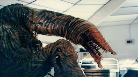 Metamorphosis : The Alien Factor - Backdrop