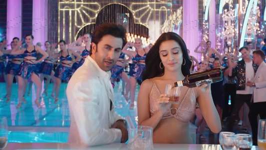 Tu Jhoothi Main Makkaar - Backdrop