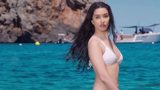 Tu Jhoothi Main Makkaar - Backdrop