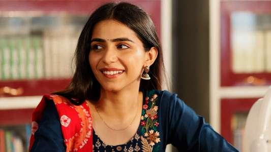 Writer Padmabhushan - Backdrop