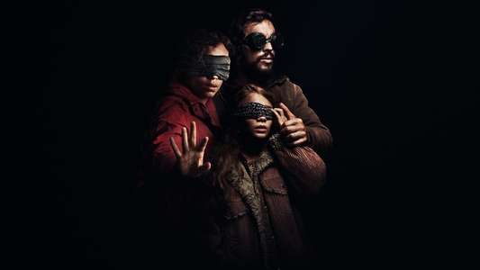 Bird Box Barcelona - Backdrop