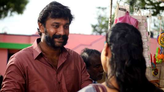 Kazhuvethi Moorkkan - Backdrop
