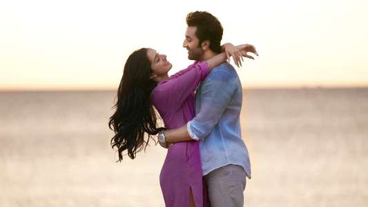 Tu Jhoothi Main Makkaar - Backdrop