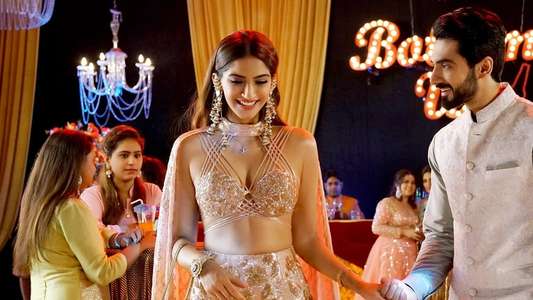 Veere Di Wedding - Backdrop