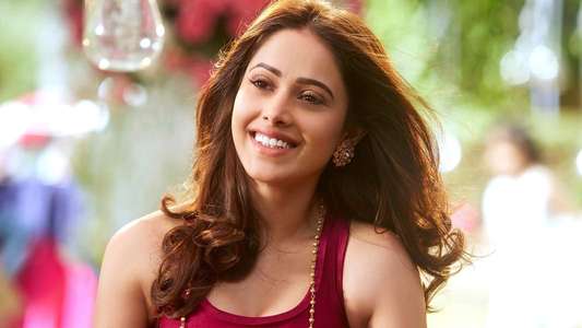 Sonu Ke Titu Ki Sweety - Backdrop