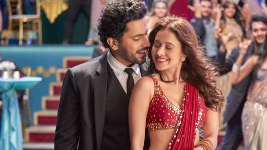 Sonu Ke Titu Ki Sweety - Backdrop