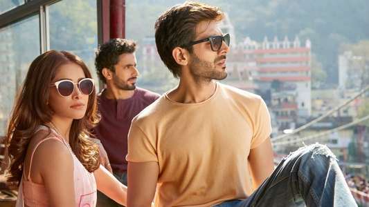 Sonu Ke Titu Ki Sweety - Backdrop