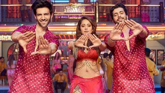 Sonu Ke Titu Ki Sweety - Backdrop