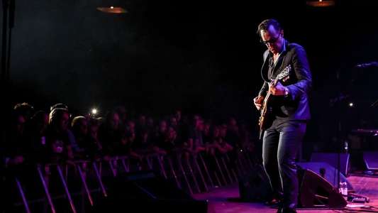 Joe Bonamassa: British Blues Explosion Live - Backdrop