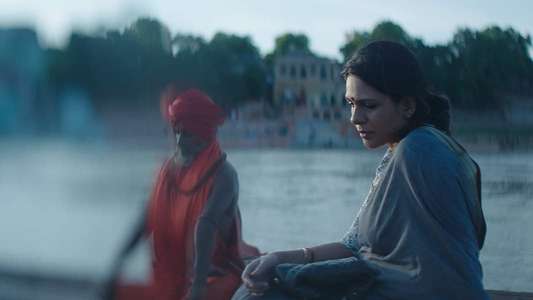 Angrezi Mein Kehte Hain - Backdrops